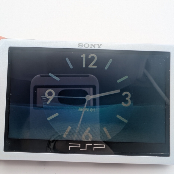 Sony PSP Playstation Portable Go N-1001 Console White with 12 GB memory card - Picture 6 of 12